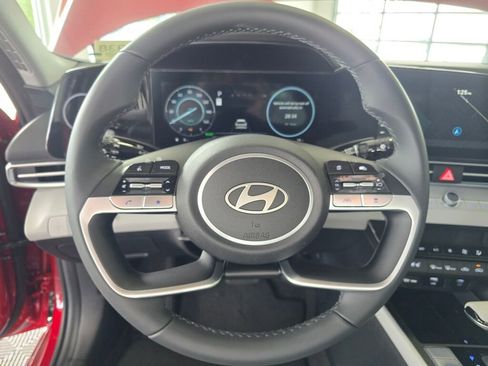 New 2025 Hyundai Elantra Limited image 18
