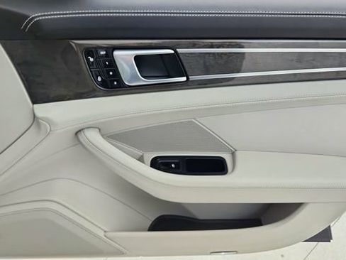 Used 2018 Porsche Panamera 4S image 23