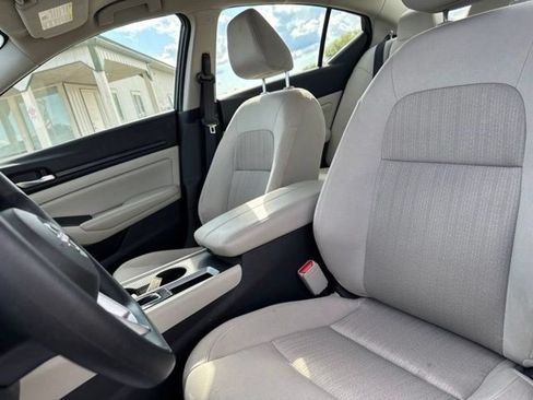 Used 2025 Nissan Altima 2.5 SV FWD image 19
