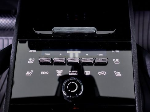 Used 2024 Porsche Cayenne image 18