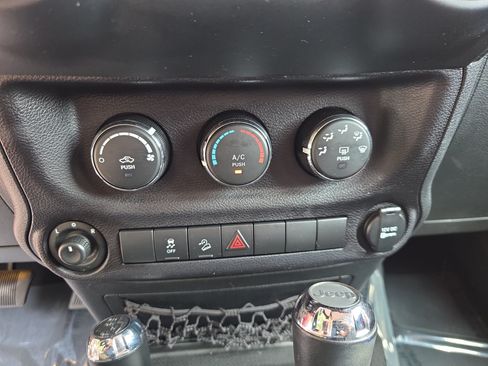 Used 2018 Jeep Wrangler Unlimited Sport S AWD/4WD image 18