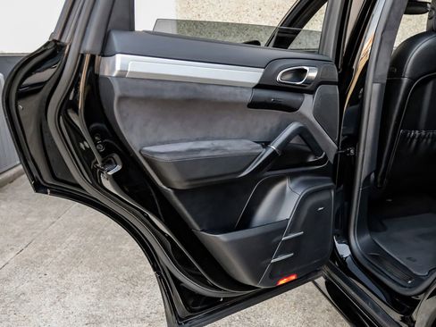 Used 2018 Porsche Cayenne GTS w/ Premium Package Plus image 49