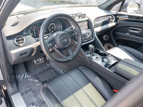 Used 2024 Bentley Bentayga Extended Wheelbase AWD/4WD image 11