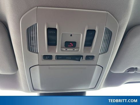 Used 2024 Toyota Highlander XLE image 35