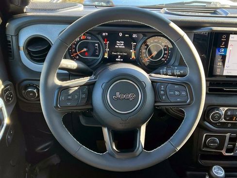 Used 2025 Jeep Wrangler Sport S image 13