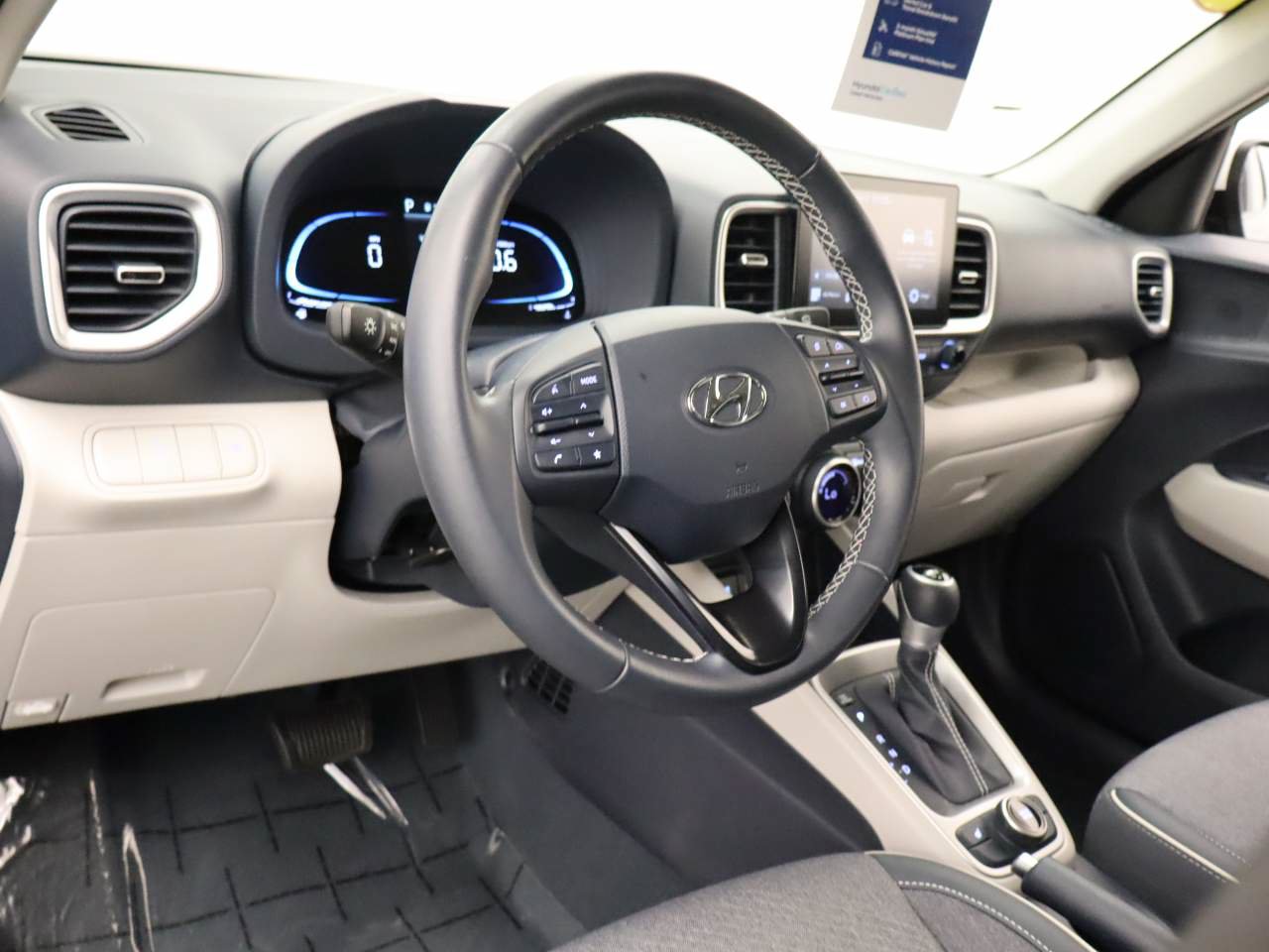 Used 2026 Hyundai Venue SEL FWD image 15
