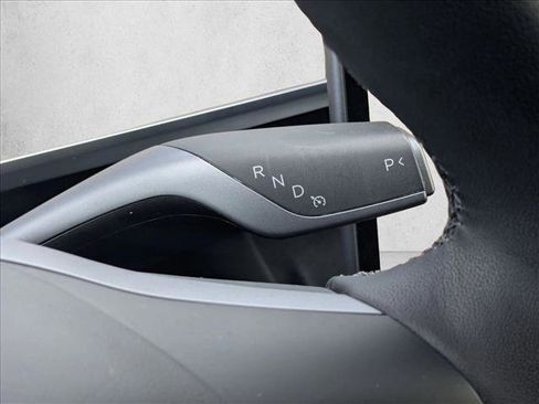 Used 2022 Tesla Model Y Long Range image 11