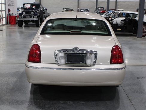Used 1999 Lincoln Town Car Cartier RWD image 15