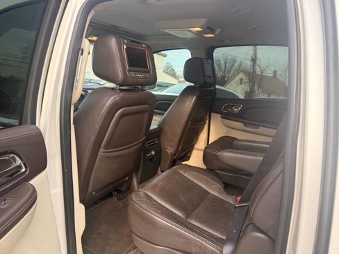 Used 2011 Cadillac Escalade ESV Platinum image 9