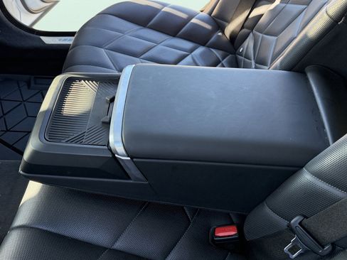 Used 2023 BMW 740i image 29