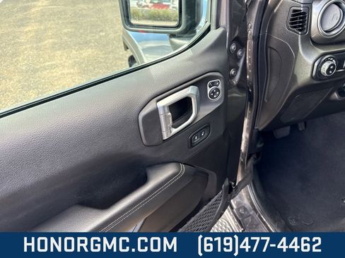 Used 2023 Jeep Gladiator Overland image 14