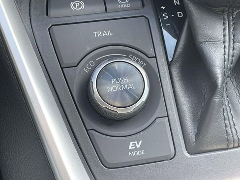 Used 2020 Toyota RAV4 XSE image 22