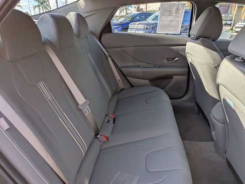 Used 2025 Hyundai Elantra Sport image 30
