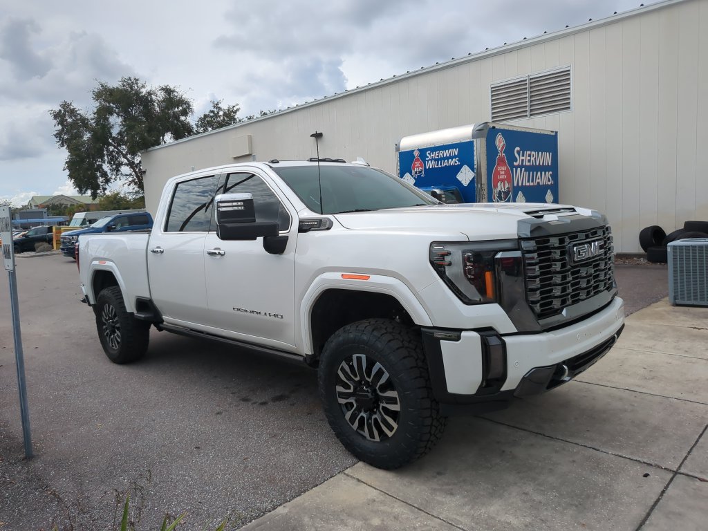 Used 2024 GMC Sierra 2500 Denali Ultimate AWD/4WD image 2
