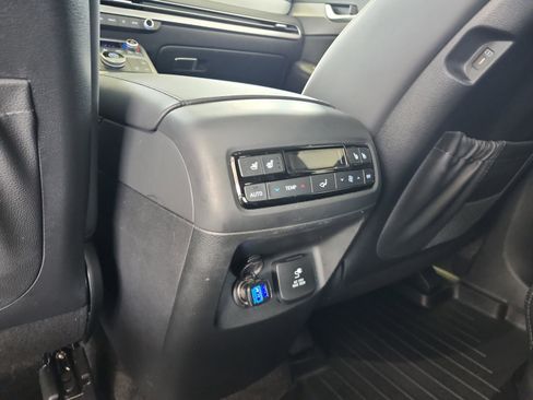 Used 2024 Hyundai Palisade SEL w/ Premium Package image 18