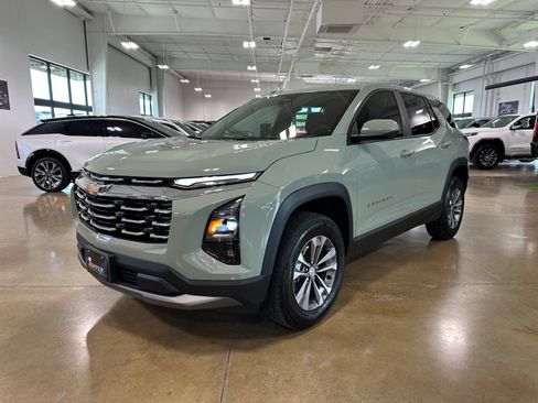 Used 2026 Chevrolet Equinox LT FWD image 3
