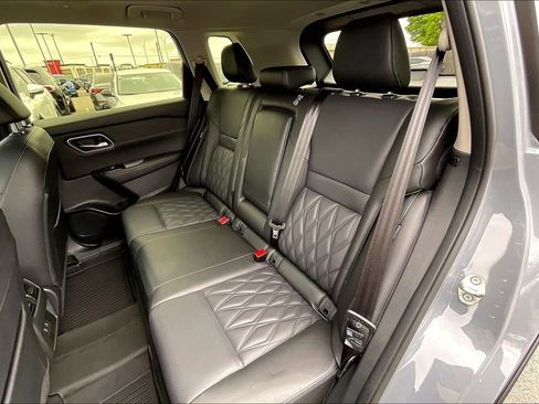 Used 2025 Nissan Rogue Platinum AWD/4WD image 37