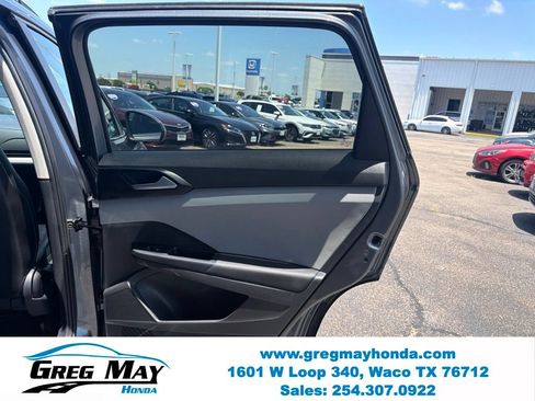 Used 2022 Volkswagen Taos SEL w/ Panoramic Sunroof Package AWD/4WD image 28