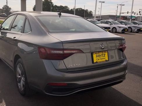 Used 2024 Volkswagen Jetta SE FWD image 8