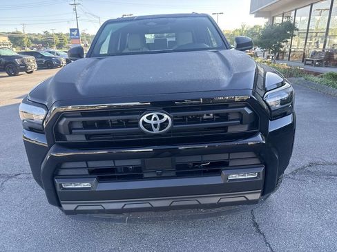 Used 2025 Toyota 4Runner SR5 AWD/4WD image 2