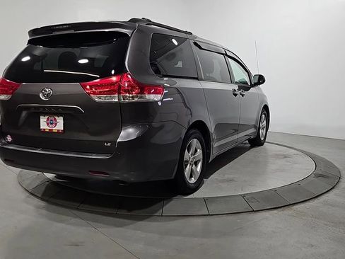 Used 2014 Toyota Sienna LE image 5