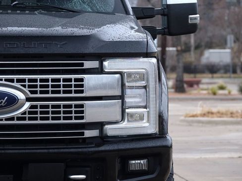 Used 2017 Ford F250 Platinum w/ Platinum Ultimate Package image 6