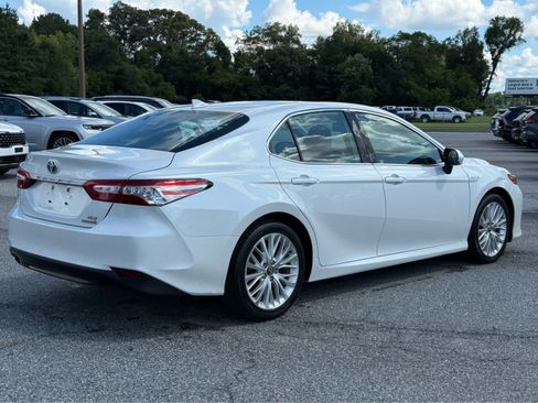 Used 2020 Toyota Camry XLE w/ Sunroof Package FWD image 6