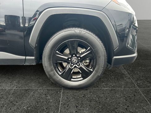 Used 2022 Toyota RAV4 XLE AWD/4WD image 10