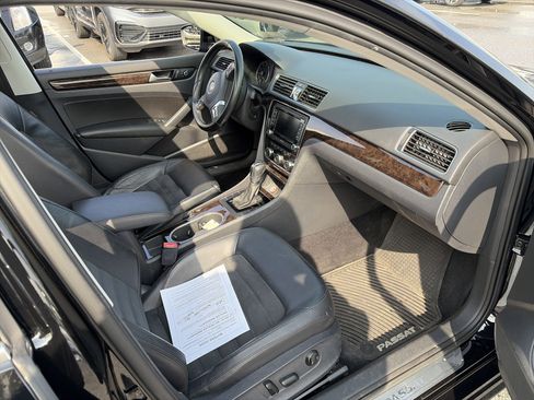 Used 2014 Volkswagen Passat 1.8T SEL Premium image 23