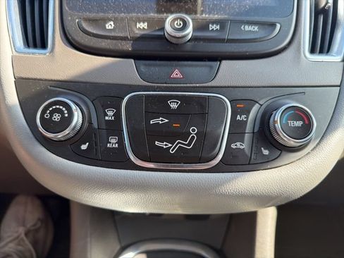 Used 2017 Chevrolet Malibu LT FWD image 25