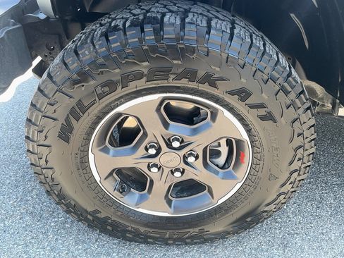 Certified 2023 Jeep Gladiator Rubicon w/ Cold Weather Group image 9