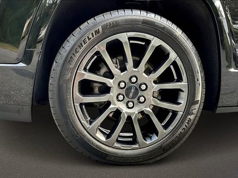 Used 2023 GMC Acadia Denali w/ Black Diamond Edition image 8