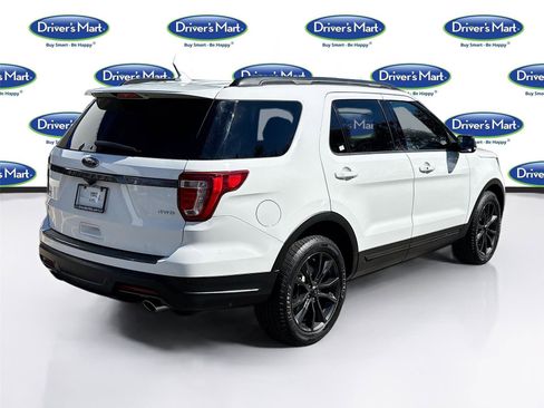 Used 2018 Ford Explorer XLT w/ Equipment Group 202A image 8
