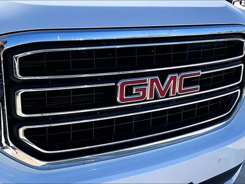Used 2017 GMC Yukon SLT image 36