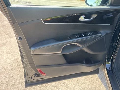 Used 2020 Kia Sorento FWD V6 image 17
