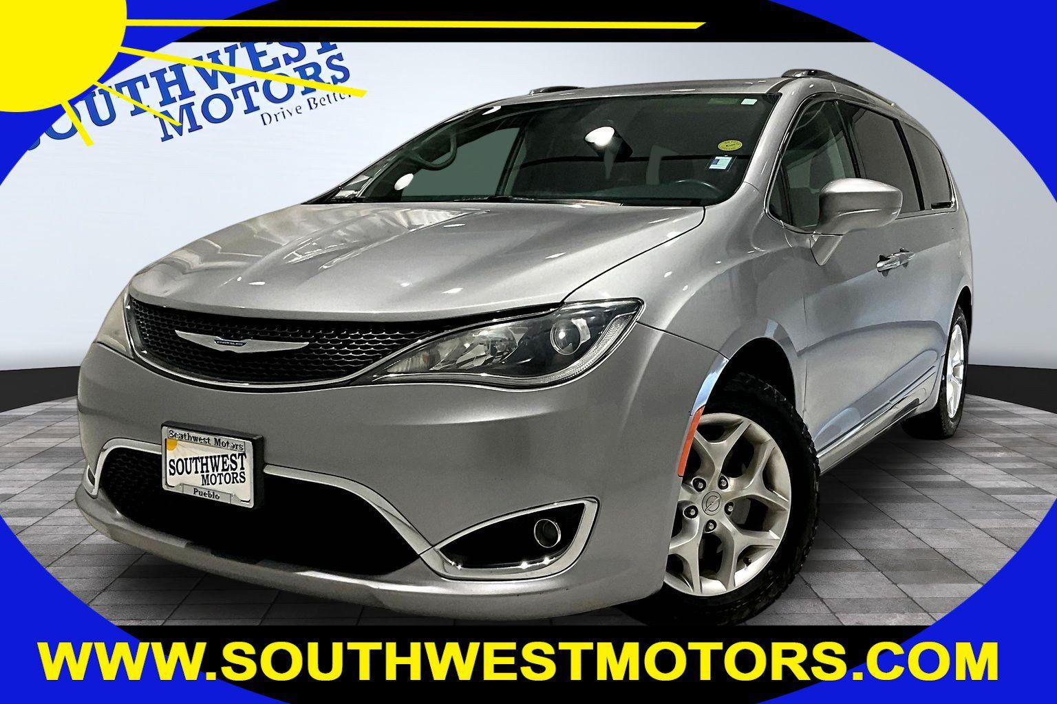 Used 2020 Chrysler Pacifica Touring-L w/ Tire & Wheel Group FWD image 1