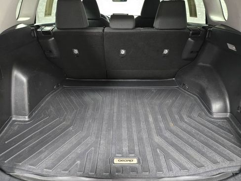 Used 2021 Toyota RAV4 LE AWD/4WD image 43