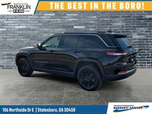 Used 2023 Jeep Grand Cherokee Limited w/ Luxury Tech Group II image 3