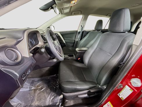 Used 2018 Toyota RAV4 LE image 21
