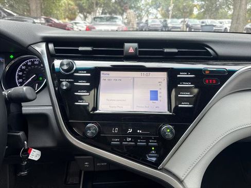 Used 2018 Toyota Camry SE w/ Moonroof Package image 25