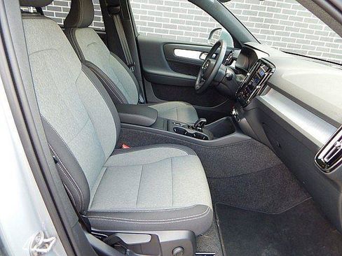 Used 2025 Volvo XC40 B5 Core AWD/4WD image 21