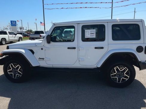 New 2025 Jeep Wrangler Unlimited Sahara AWD/4WD image 5
