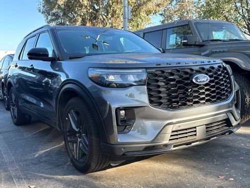 Certified 2026 Ford Explorer ST-Line w/ ST-Line Street Pack RWD image 3