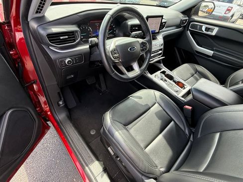 Used 2022 Ford Explorer XLT w/ Equipment Group 202A AWD/4WD image 16