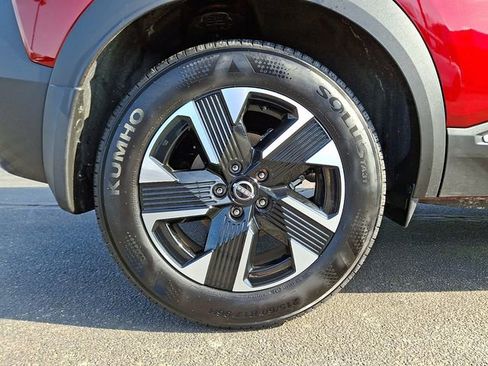 Certified 2025 Nissan Kicks SV image 9