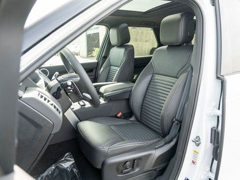 New 2025 Land Rover Discovery S image 18