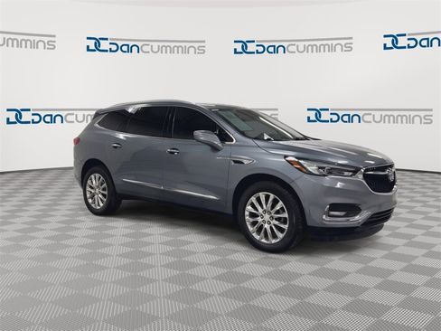 Used 2020 Buick Enclave Essence image 2