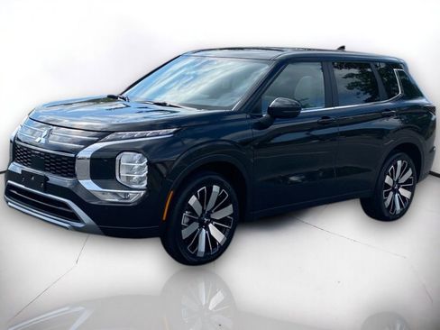 New 2025 Mitsubishi Outlander SE image 2