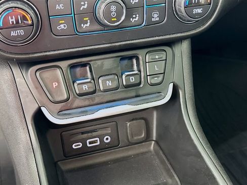 Used 2021 GMC Terrain SLT w/ Elevation Edition image 20