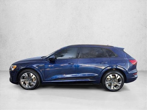 Used 2022 Audi e-tron Premium w/ Convenience Plus Package AWD/4WD image 9